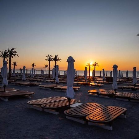 White Tower - Private Studio 106 Mamaia Exterior foto